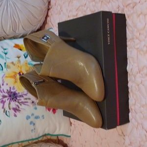 Vince camudo ankle booties